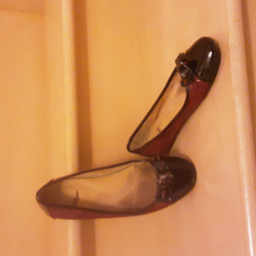 Burgundy black patent toe bow flats Naturalizer 'Cabaret'